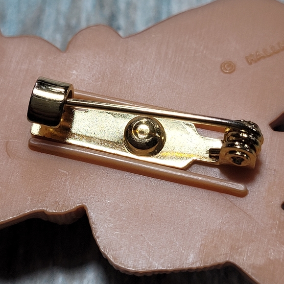 Hallmark Brown Bunny with Orange Carrot Brooch. - Picture 4 of 6